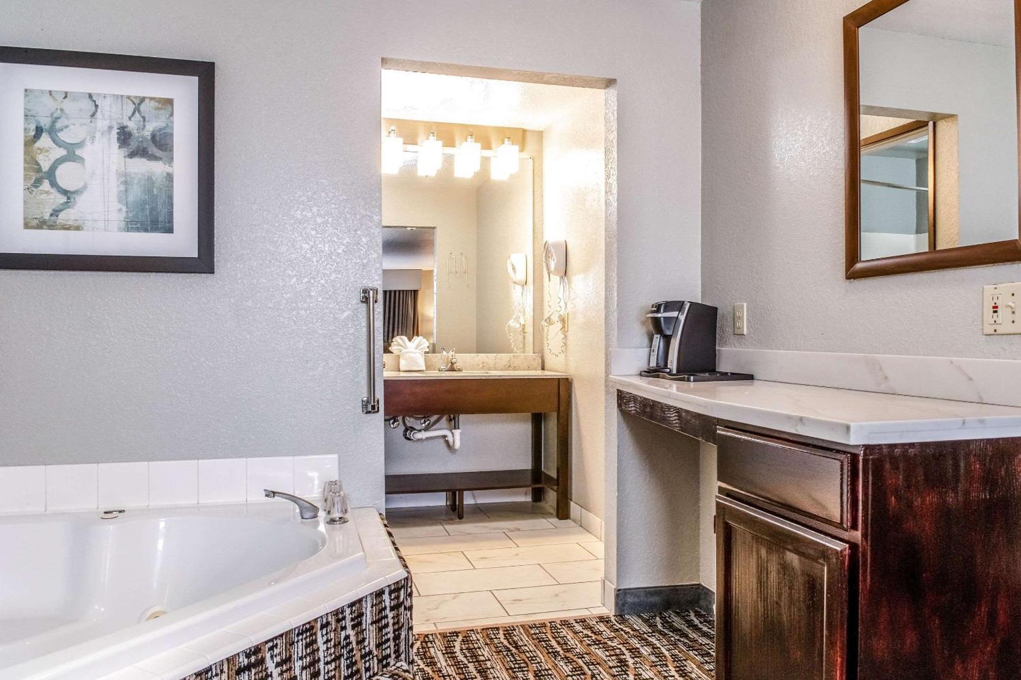 Clarion Hotel By Humboldt Bay Eureka Ngoại thất bức ảnh